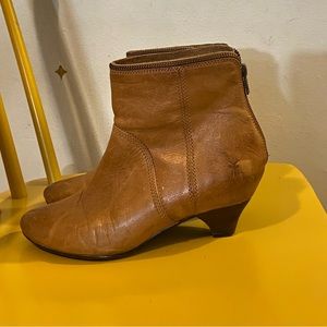 Frye Steffi zip bootie size 9